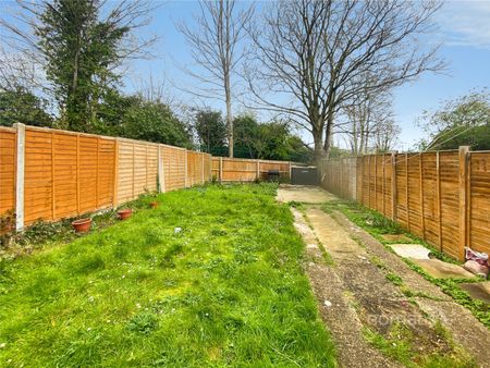 3 bedroom property to rent - Photo 3