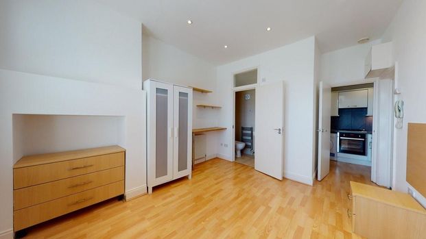 Studio to rent - Photo 1