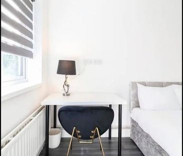 6 Bed Detached House, Hainault Road, E11 - Photo 5