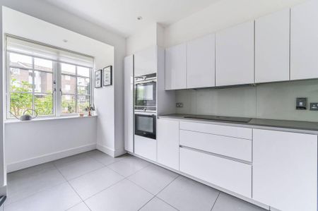 5 bedroom end of terrace house to rent - Photo 2