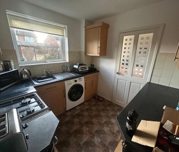 3 bedroom semi-detached house to rent - Photo 3