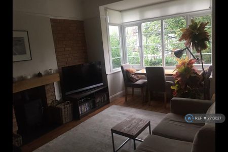 2 bedroom flat to rent - Photo 2