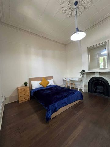 Room 1 - Photo 4