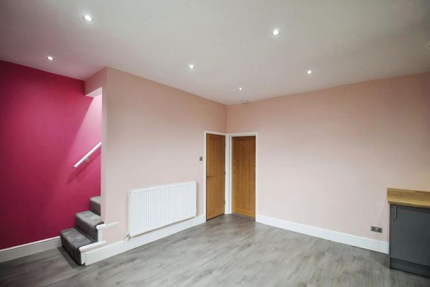 3 bedroom end of terrace house to rent - Photo 1