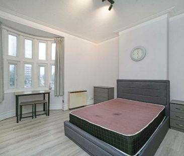 High Street - Photo 4