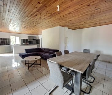 Location Appartement 4 pièces 82m² ST PIERRE 97432 - Photo 1