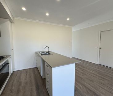 Near new 3 bedroom home! - Photo 1