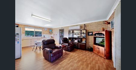 THREE BEDROOM HOME LOCATED IN BURNETT HEADS! - Photo 4