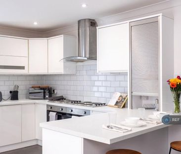 1 bedroom in a house share to rent - Photo 4