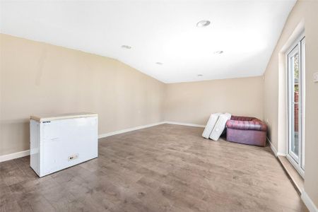 4 bedroom semi-detached house to rent - Photo 5