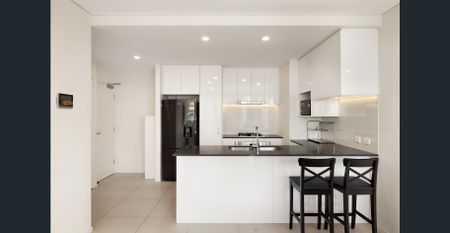 2-bed, 2-bath apartment in prime Fortitude Valley location - Photo 2