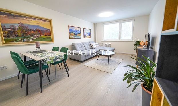 Moderný 3-izbový byt po komplentej rekonštrukcii, 67 m2 + loggia - Photo 1