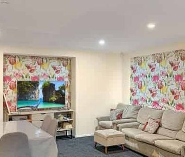 LEVIN- 4 BEDROOM - Photo 3