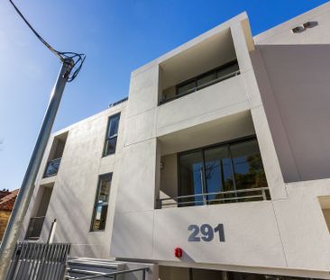 Contemporary Living within Boutique Complex - Photo 4