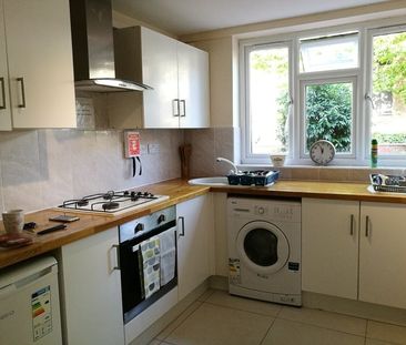 Room in a Shared House, Warwickshire Path, SE8 - Photo 3