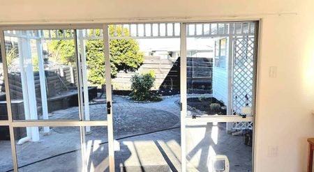 Tucked Away Quiet Family Home - Photo 4