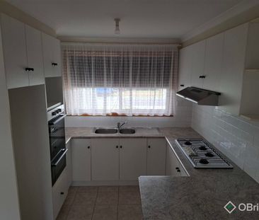 Neat 2-bedroom unit - Photo 5