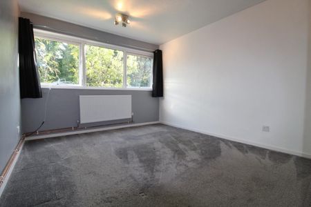 1 bedroom Flat To Let - Photo 2