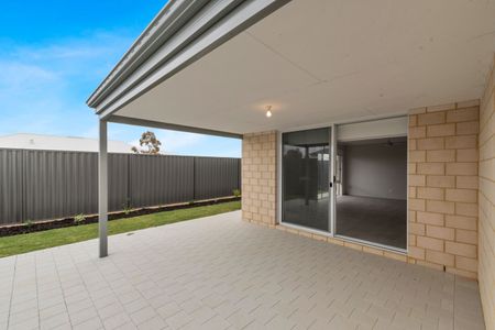 Four Bedroom Family Home in Madora Bay - Photo 2