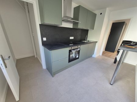 Location Appartement 4 pièces 87m² LILLE 59800 - Photo 5