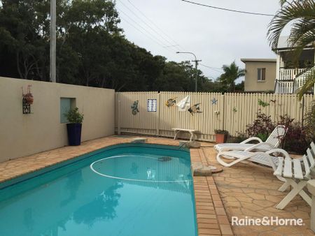 U1/374 Esplanade, Torquay, QLD 4655 - Photo 4