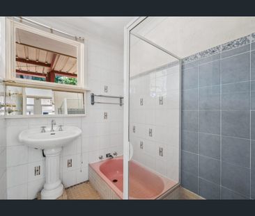 Charming Family Home - Photo 2