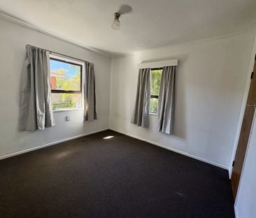 Spacious in Glenholme! Glenholme - Photo 2