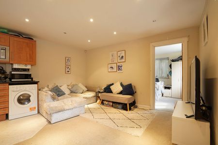 1 Bed Flat, Old Station Way, SW4 - Photo 2