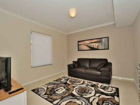 Executive Living in Mandurah's Premier Gated Complex - Furnished - Photo 3