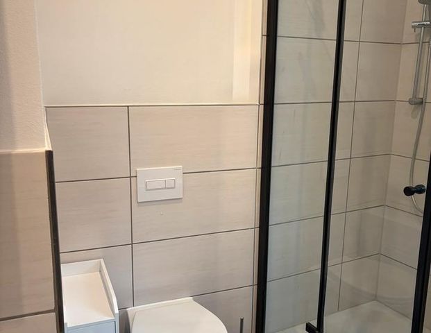 3 Raum- Wohnung mit Einbauküche und Gäste WC - Photo 1
