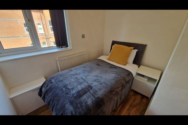 2 Bed Flat, Polygon Road, M8 - Photo 1