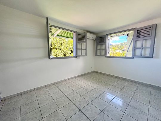 Location Appartement 3 pièces 53m² BOUILLANTE 97125 - Photo 1