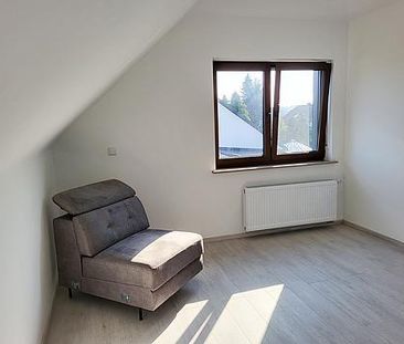 Neuwertige teilmöblierte Dachgeschosswohnung in Nentershausen mit Balkon! - Foto 1