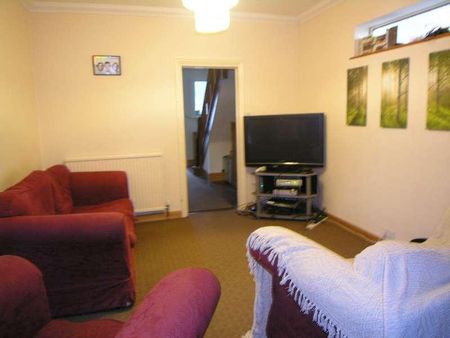 Bedroom Detached House In Ensbury, BH9 - Photo 2