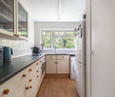 Brambleside, High Wycombe, Buckinghamshire, HP11 - Photo 6