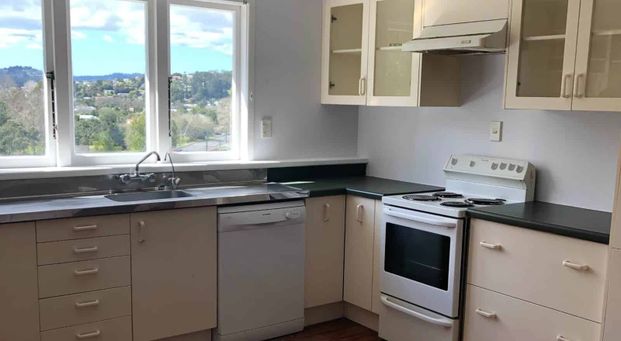 Tidy & Simple - Photo 1