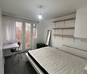 Room in a Shared House, Kenley Road, SW19 - Photo 2