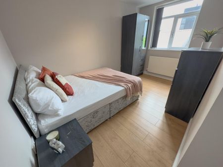 4 bedroom flat to rent - Photo 4