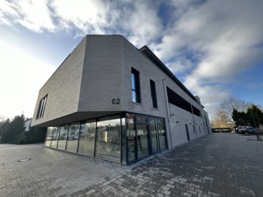 Hochwertige Neubau-Wohnung, exklusive Ausstattung, mit Balkon & Fahrstuhl, in Hennen, zu vermieten - Foto 1