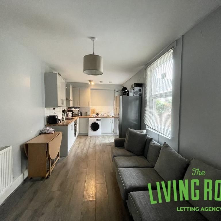 6 bedroom house to rent - Photo 1