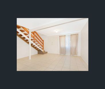 3/8 Coral Street, Beenleigh, Qld 4207 - Photo 2