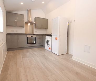 214 Wash Lane, Bury, Greater Manchester, BL9 7DR - Photo 5
