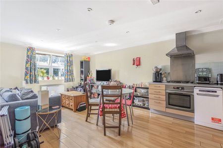 Victoria Mews, St. Judes Road, Englefield Green, Egham, TW20 0BF - Photo 4