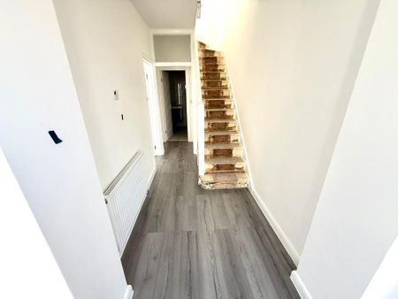 4 bedroom terraced house to rent - Photo 3