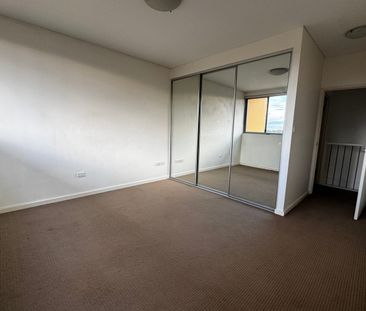 Two-Bedroom Apartment in Prime Location - Photo 3
