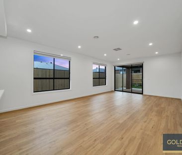 Stunning 5 BEDROOM FAMILY HOME in Thornhill Park!! - Photo 1