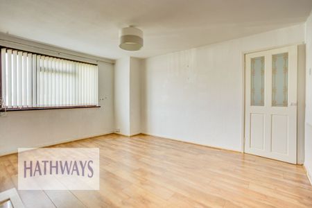 2 bed apartment to rent in Glosters Parade, Pontypool, NP4 - Photo 2