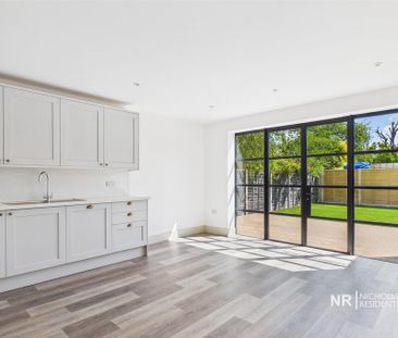 4 bedroom semi-detached house to rent - Photo 5