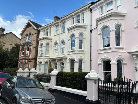 5 bedroom townhouse to rent - Photo 1