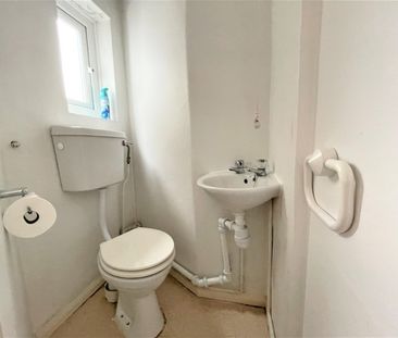 A 1 Bedroom Flat Instruction to Let in Bexhill-on-Sea - Photo 6